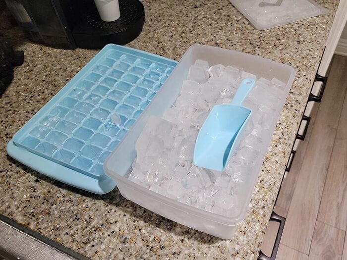 No More Freezer Tetris! This Ice Cube Tray With Lid & Bin Keeps Your Cubes Fresh And Organized (And Saves You From That Awkward Ice-Tray-Juggling Act)